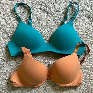 Bundle of 2 Victoria’s Secret T-shirt bras